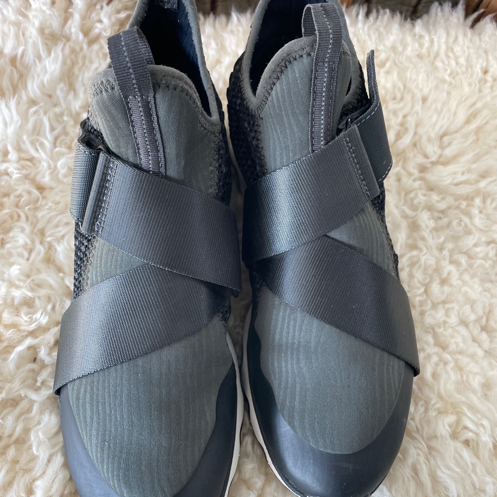 Sorel Kinetic Black and Gray/Green Sneakers